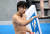 3일 일본 도쿄 아쿠아틱스 센터에서 열린 남자 다이빙 3ｍ 스프링보드 결승 경기. 한국 우하람이 다이빙 연기를 마친 후 경기장을 나서고 있다. 연합뉴스