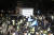 지난달 14일 밤 서울 여의도공원 인근에서 ‘전국자영업자비대위, 거리두기4단계 조치 불복 기자회견’이 열리고 있다. 연합뉴스