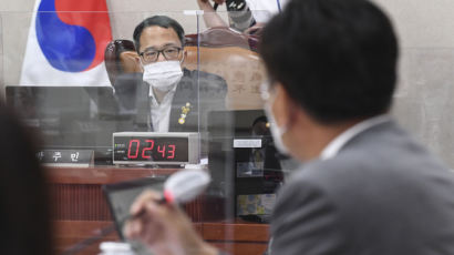 '법사위 양보' 12일만에…박주민 '체계·자구 심사권 폐지' 발의