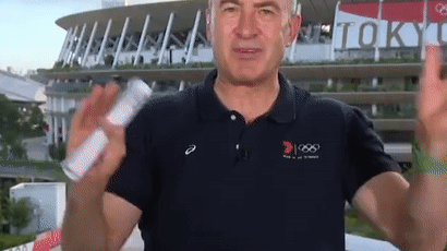 올림픽 생방송 중 지진이…당황한 기자 '동공지진' 딱 찍혔다 [영상]
