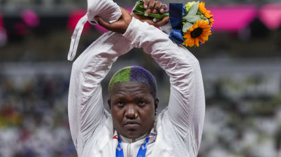 美 올림픽위, 손더스 X자 시위 징계 거부…“증오 표현 아냐”