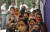 지난달 인도 뉴델리에서 여성들이 코로나19 검사를 받기 위해 줄을 서있다. 연합뉴스