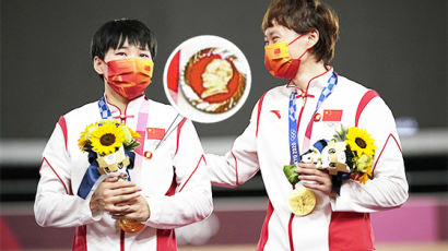 마오쩌둥 배지 단 중국선수…외신 “올림픽 헌장 위배 소지”