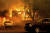  5일(현지시간) 딕시 화재에서 발생한 불길이 캘리포니아주 플러머스 카운티의 그린빌 남쪽 89번 고속도로의 주택을 태우고 있다. AP=연합뉴스