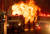 4일(현지시간) 캘리포니아주 플루머스 카운티 그린빌에서 소방관들이 화재 진압을 하고 있다. AFP=연합뉴스