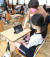 지난달 14일 대구 달서구 성당중학교 1학년 교실에서 학생들이 태블릿 PC를 통해 여름방학식에 참석한 강은희 교육감의 격려사를 듣고 있다. (기사 내용과는 직접적인 관련 없음) 뉴스1