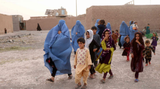 미군 떠난 아프간, 속속 탈레반 손아귀에…도시 4곳 점령