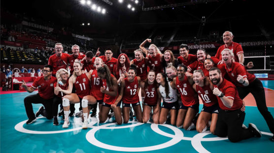 미국, 브라질 꺾고 여자배구 금메달… MVP는 조던 라슨