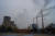 중국 네이멍구 다라터기(旗)의 석탄화력발전소의 모습. 굴뚝에서 뿜어져 나온 회색빛 연기가 도시의 하늘을 뒤덮고 있다. [중앙포토]