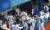한국 야구대표팀 선수들이 7일 일본 요코하마 스타디움에서 열린 도쿄올림픽 야구 도미니카공화국과의 동메달 결정전에서 10대 6으로 패한뒤 고개를 숙이고 있다. 요코하마=올림픽사진공동취재단