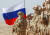 러시아군이 10일(현지시각) 타지크-아프간 접경지역의 하르브-마이돈 군사 훈련장에서 러시아, 우즈베키스칸, 타지키스칸 합동 군사훈련에 참가하고 있다. 로이터=연합뉴스