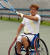 휠체어 테니스 국가대표 김명제. 오른손투수였던 그는 테니스를 하면서 왼손을 쓰고 있다.