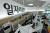 지난달 14일 오전 서울남부고용센터를 찾은 시민들이 일자리 상담을 하고 있다. 연합뉴스