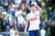 손흥민이 지난 8일 열린 아스널과 친선경기에서 관중에게 손을 흔들고 있다. [AFP=연합뉴스]