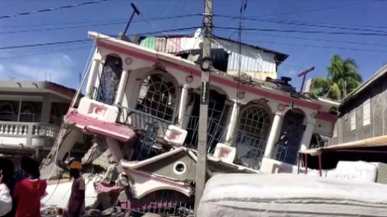 "온 거리 비명으로 가득" 아이티 강진 최소 300명 사망 비극