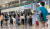 광복절인 15일 오전 김포공항 국내선 청사를 이용하는 여행객들이 출국 전 보안검색을 위해 줄 서 있다. 연합뉴스