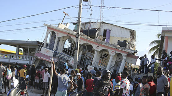 아이티 강진 사망자 724명으로 늘어…부상자 2800명