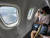 광복절인 15일 오후 경북도가 주최한 울릉도·독도 무착륙 비행에 참여한 시민이 민간여객기를 타고 독도 상공에서 창밖으로 보이는 독도를 촬영하고 있다. 연합뉴스
