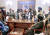 가니 대통령이 도망친 몇시간 뒤인 일요일 저녁 대통령 집무실을 점령한 탈레반들이 전쟁승리를 선언하고 있다. AP