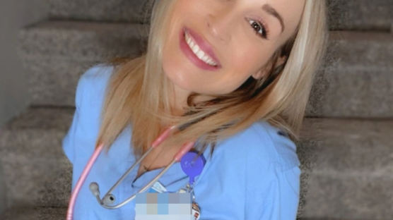 "월 8000 번다" 노출사진 올렸다 잘린 美간호사의 인생역전