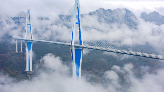 [이 시각]구름속에 뜬 다리만 2만개 항공 촬영으로 본 중국 구이저우성 다리