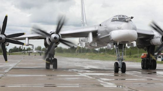 “러시아 전략폭격기 2대, 동해 상공서 9시간 훈련 비행”