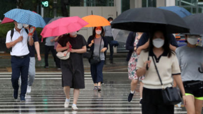 전국 흐리고 곳곳 강한 소나기…강원 '호우 특보'