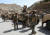 아프가니스탄 정부군 특수부대원들과 무장차량들이 지난달 29일(현지시간) 파르완주 고르반드 지구에서 탈레반 반군과 대치하는 전선으로 이동하고 있다. 로이터=연합뉴스 