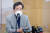 이낙연 더불어민주당 대선 예비후보가 지난 14일 오후 광주 동구 치매안심센터 7층에서 열린 '광주 학동 참사 유가족 간담회'에 앞서 인사말을 하고 있다. 뉴스1