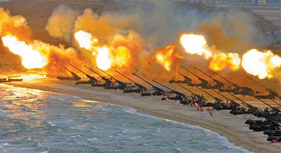 북한군의 장사장포 훈련 모습. 조선중앙통신