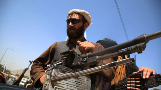 '똑똑똑' 총 들고 와서 월급 묻는다…탈레반 공포의 가정방문