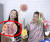 함소원과 함소원의 시어머니가 욱일기를 연상케 하는 부채를 들고 있다. 유튜브 캡처