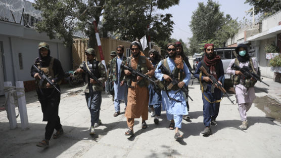 "자수 안하면 가족 살해"···탈레반, 미국 조력자들 색출 '혈안'