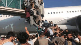“비행기 태워달라” 카불 공포의 대탈출