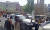 지난 18일(현지시간) 아프가니스탄 동부 낭가르하르주 주도 잘랄라바드에서 탈레반 반대 시위가 벌어진 가운데 탈레반 대원들이 차량 주변에 모여 있다. [AP=연합뉴스]