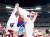  육상 국가대표 우상혁이 1일 오후 도쿄 올림픽스타디움에서 열린 2020 도쿄올림픽 남자 높이뛰기 결승전 경기에서 4위를 한 후 태극기를 들어보이고 있다. 뉴시스