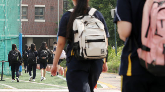 '검은색 속옷 금지' 서울 31개 여중, 여고 복장 규정 바뀐다