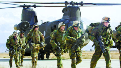 철군시한 일주일…미군, 카불 구출 작업에 헬기·특수부대 투입