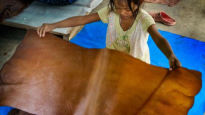 [더오래]부모 따라 고무 공장서 일하는 태국 산간 마을 아이들 