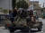 23일(현지시각) 아프가니스탄 칸다하르에서 이슬람 무장단체 탈레반 순찰대원들이 차량을 타고 지나가고 있다. 사진 데일리메일 캡처