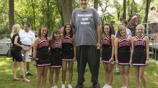 234.5㎝…'미국에서 가장 키 큰 남성' 심장병으로 사망, 39세