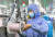 지난 7월 중국 장쑤성 하이안의 한 공장에서 노동자가 작업을 하고 있다.[AFP= 연합뉴스]