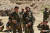 아프가니스탄의 반 탈레반 저항군이 24일(현지시각) 아프간 북부 판지시르주 다라 지역에서 군사훈련을 하고 있다. AFP=연합뉴스