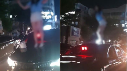 [영상]"내 몸 손대면 고소" 택시 위에서 쾅쾅 뛴 '울산 만취녀' 
