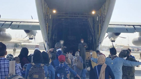 아프간인 수송기, 오후3시 53분 인천 도착…검사뒤 진천 간다