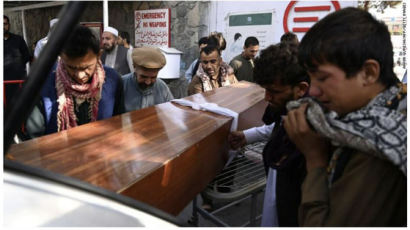 카불 테러 생존자 "시체들 토네이도처럼 공중에···파멸의 날 목격"