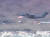프랑스군 수송기(에어버스 A400M) 한 대가 21일(현지 시각) 카불공항에서 이륙한 직후 미사일 교란 장치인 플레어를 발사하고 있다. [air_intel 트위터 캡처]