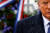 지난해 11월 도널드 트럼프 미국 대통령이 버지니아주 알링턴 국립묘지를 비를 맞으며 참배하고 있다. 로이터=연합뉴스