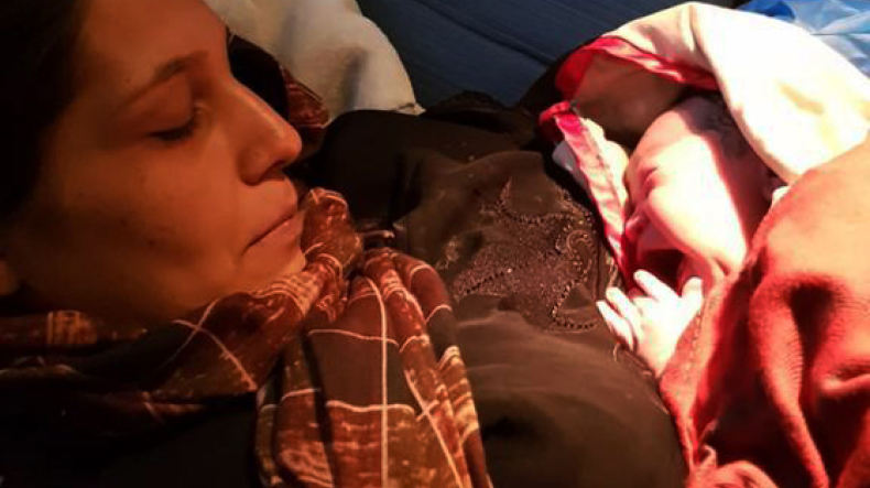 아프간 탈출여성, 9㎞ 상공서 진통···영국행 비행기 안에서 딸 출산