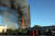 29일(현지시각) 밀라노시 안토니니길에 위치한 주상복합아파트 ‘토레 데이 모로’(Torre dei Moro·모로의 탑)가 오후 5시 30분쯤부터 불이 붙어 전소됐다. EPA=연합뉴스